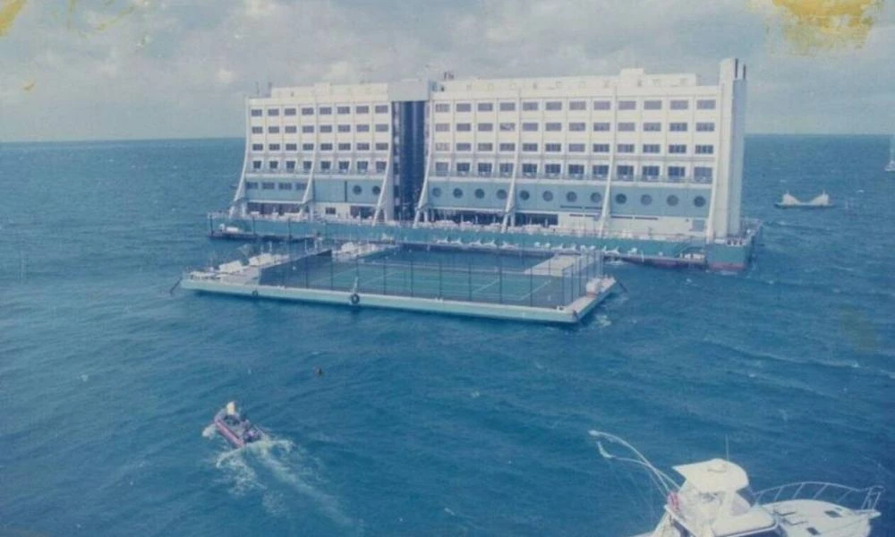 Βόρεια Κορέα: Το «στοιχειωμένο» ξενοδοχείο που επιπλέει στη θάλασσα (Εικόνες)